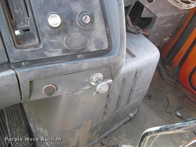 image for item K3952 1986 Ford 8000 dump truck