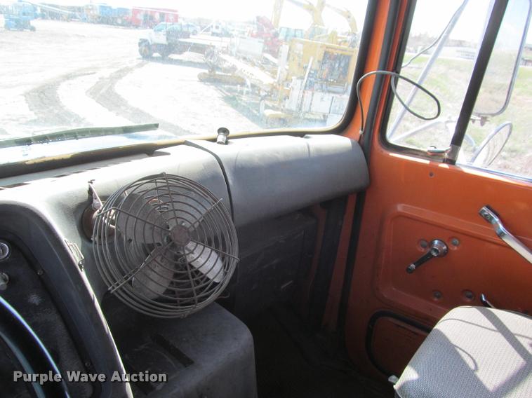 image for item K3952 1986 Ford 8000 dump truck