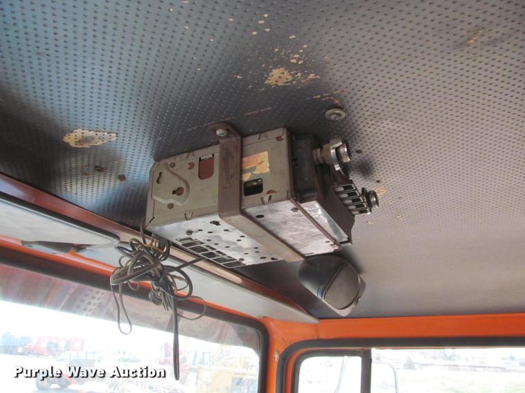 image for item K3952 1986 Ford 8000 dump truck