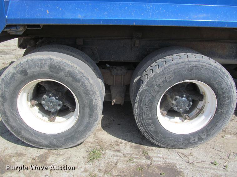 image for item K3952 1986 Ford 8000 dump truck