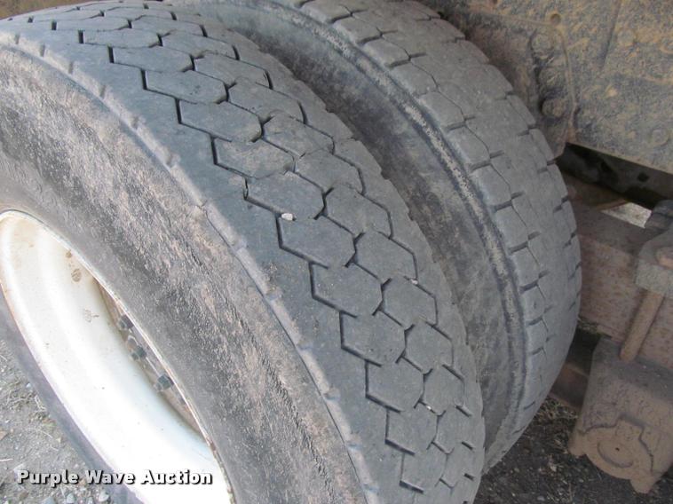 image for item K3952 1986 Ford 8000 dump truck