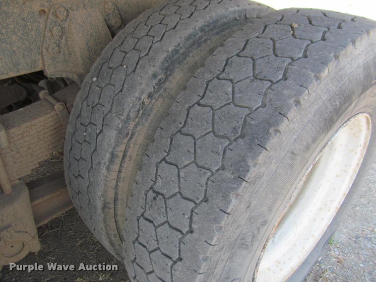 image for item K3952 1986 Ford 8000 dump truck