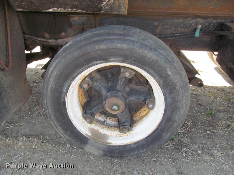 image for item K3952 1986 Ford 8000 dump truck