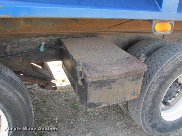 image for item K3952 1986 Ford 8000 dump truck