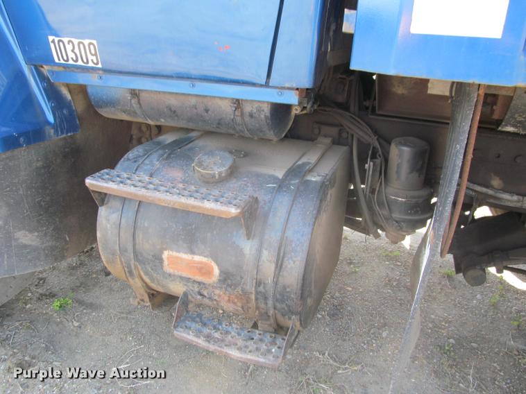 image for item K3952 1986 Ford 8000 dump truck