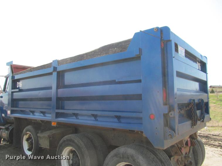 image for item K3952 1986 Ford 8000 dump truck