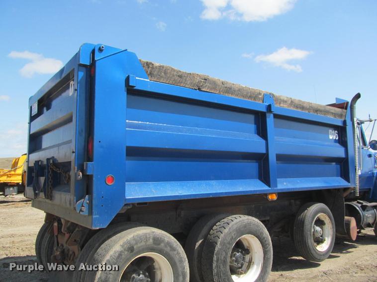 image for item K3952 1986 Ford 8000 dump truck