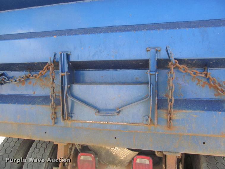 image for item K3952 1986 Ford 8000 dump truck