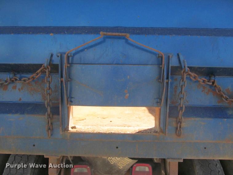 image for item K3952 1986 Ford 8000 dump truck