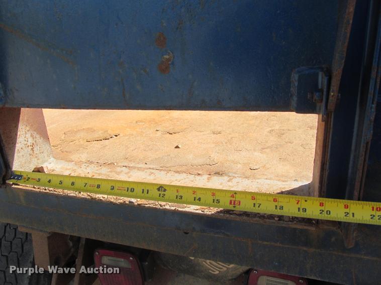 image for item K3952 1986 Ford 8000 dump truck