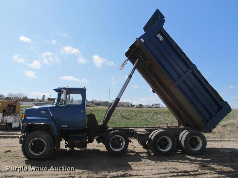 image for item K3952 1986 Ford 8000 dump truck