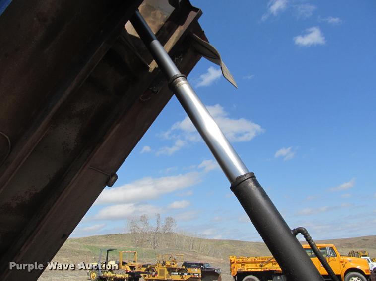 image for item K3952 1986 Ford 8000 dump truck