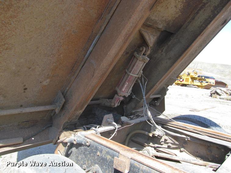 image for item K3952 1986 Ford 8000 dump truck