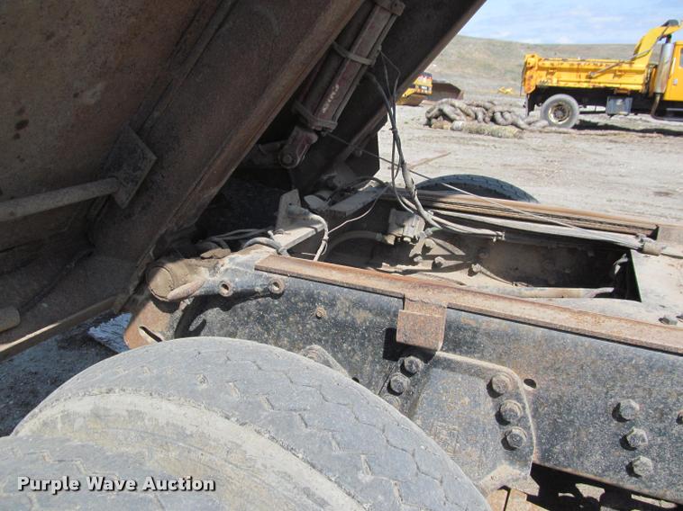 image for item K3952 1986 Ford 8000 dump truck