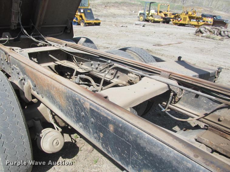 image for item K3952 1986 Ford 8000 dump truck