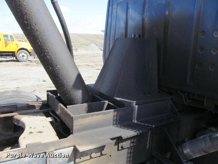 image for item K3952 1986 Ford 8000 dump truck