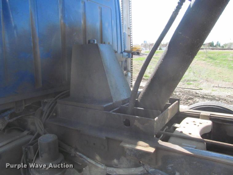 image for item K3952 1986 Ford 8000 dump truck