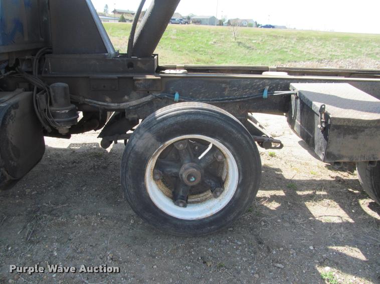 image for item K3952 1986 Ford 8000 dump truck