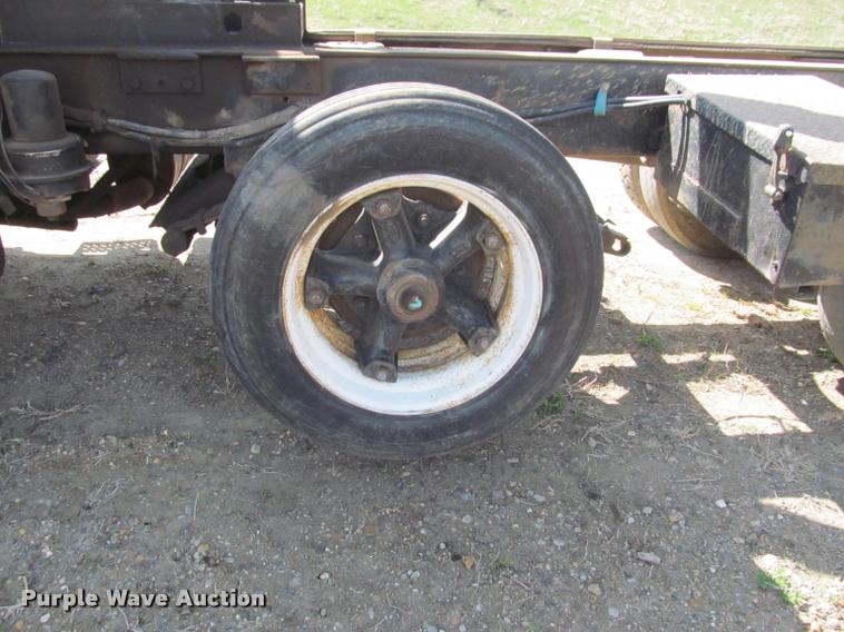 image for item K3952 1986 Ford 8000 dump truck