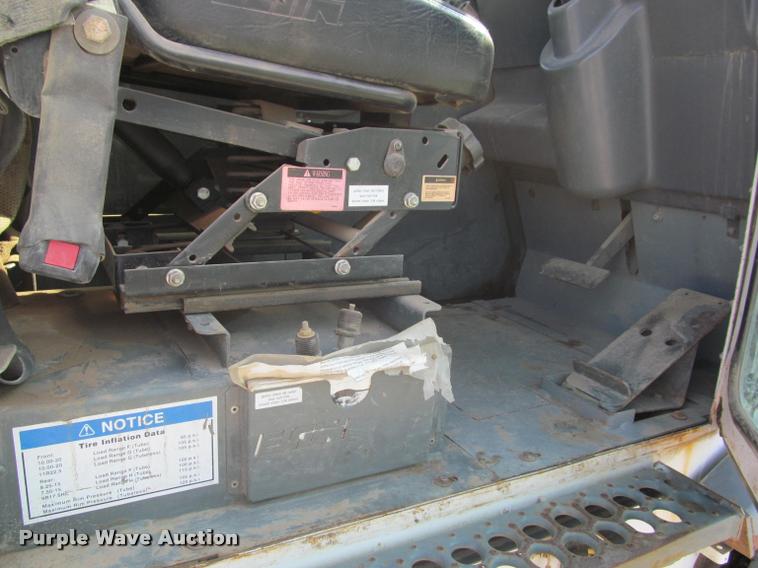 image for item K3956 Elgin Pelican SE street sweeper