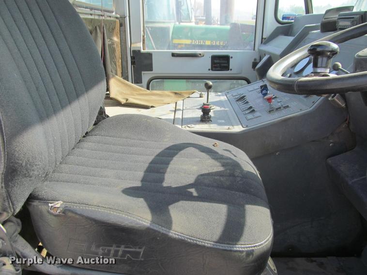 image for item K3956 Elgin Pelican SE street sweeper