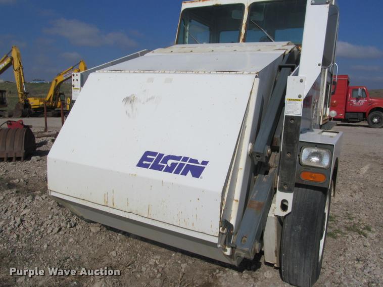 image for item K3956 Elgin Pelican SE street sweeper