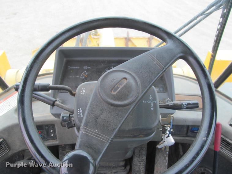 image for item K3957 1999 Komatsu WA120 wheel loader