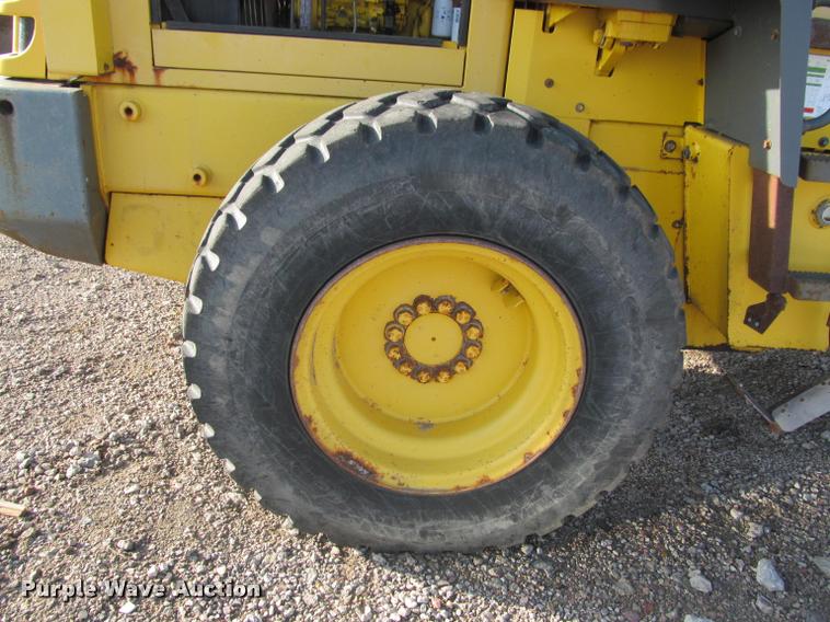 image for item K3957 1999 Komatsu WA120 wheel loader