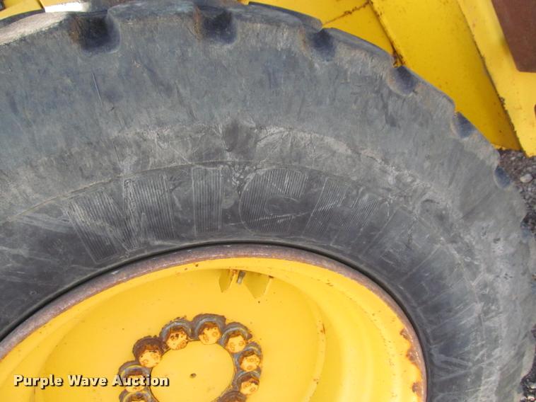 image for item K3957 1999 Komatsu WA120 wheel loader