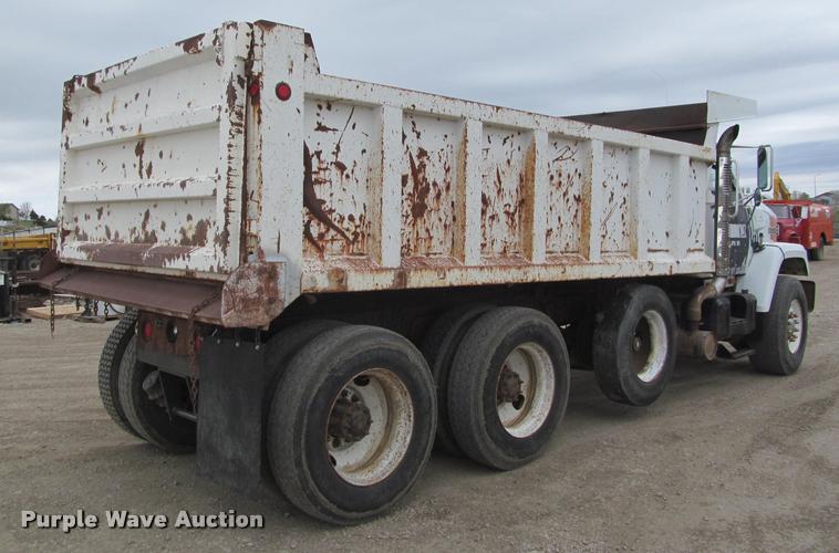 image for item K3971 1988 GMC Brigadier dump truck