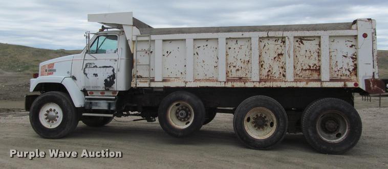 image for item K3971 1988 GMC Brigadier dump truck