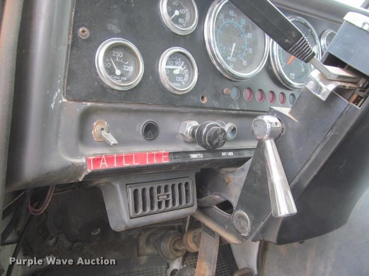 image for item K3971 1988 GMC Brigadier dump truck