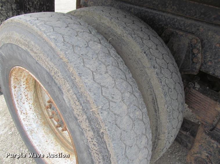 image for item K3971 1988 GMC Brigadier dump truck