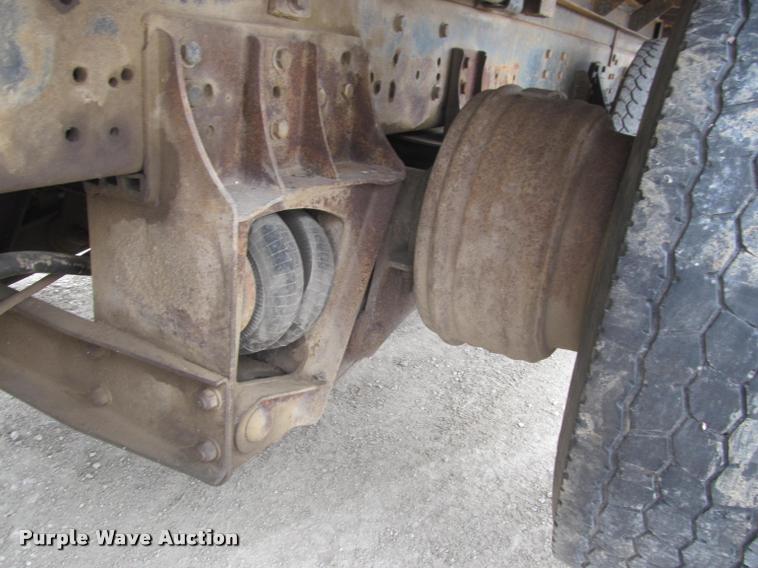 image for item K3971 1988 GMC Brigadier dump truck