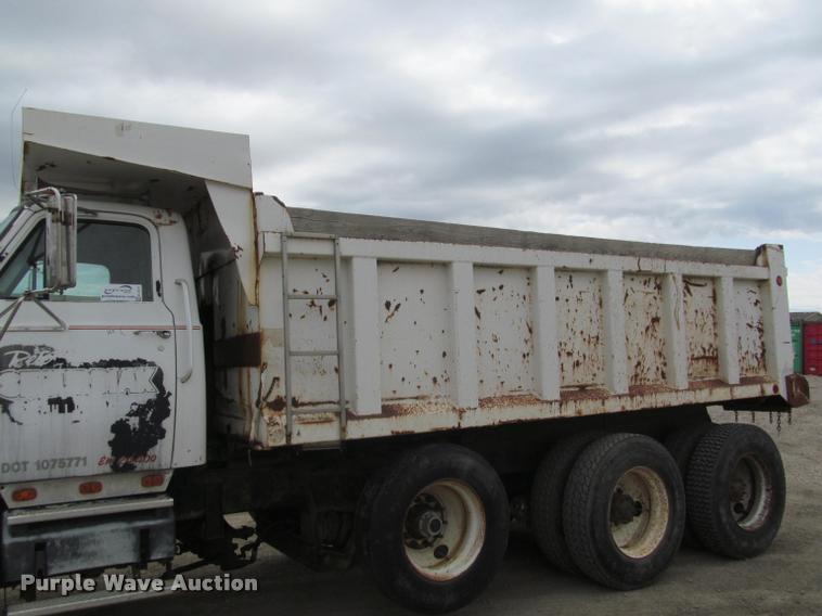 image for item K3971 1988 GMC Brigadier dump truck