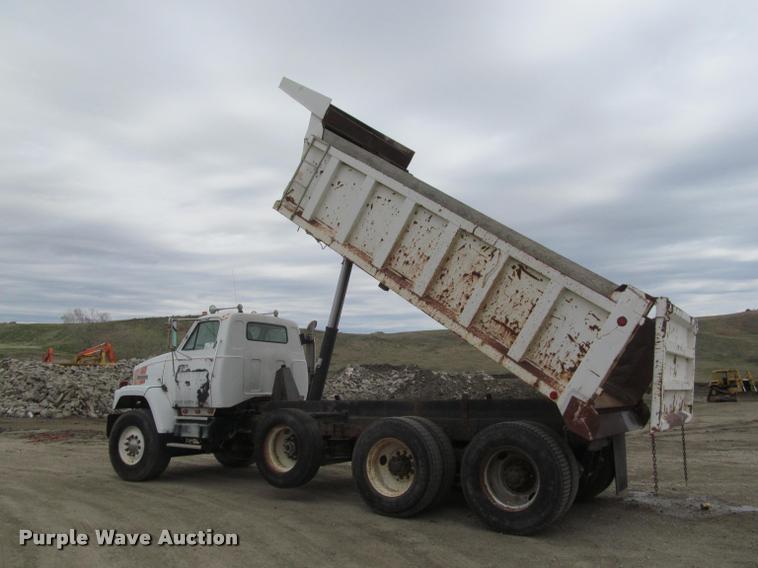 image for item K3971 1988 GMC Brigadier dump truck