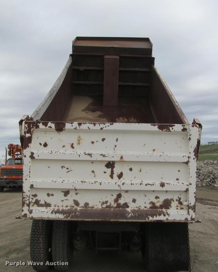 image for item K3971 1988 GMC Brigadier dump truck