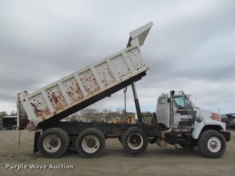 image for item K3971 1988 GMC Brigadier dump truck