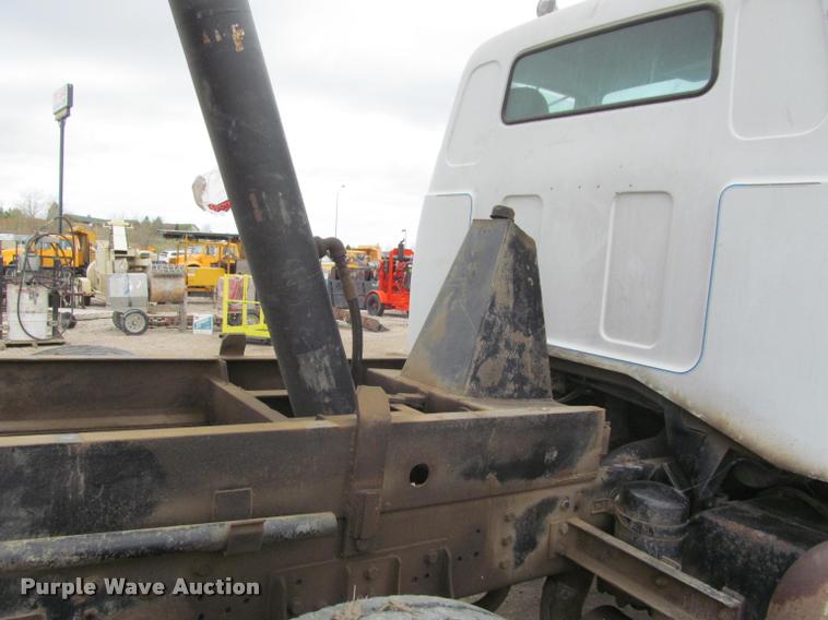 image for item K3971 1988 GMC Brigadier dump truck