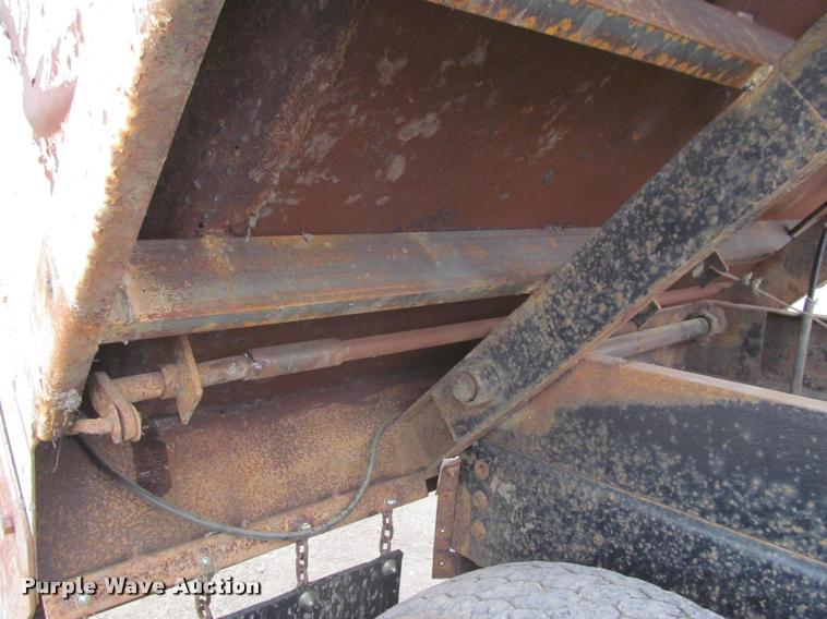 image for item K3971 1988 GMC Brigadier dump truck