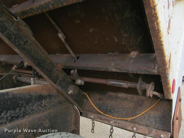 image for item K3971 1988 GMC Brigadier dump truck