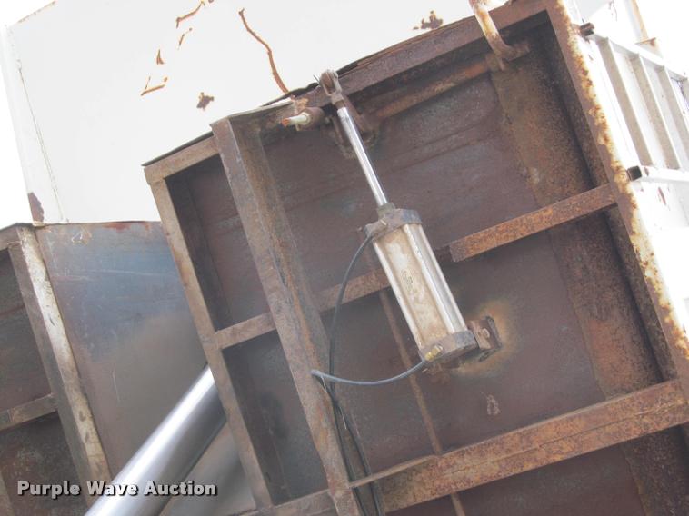 image for item K3971 1988 GMC Brigadier dump truck