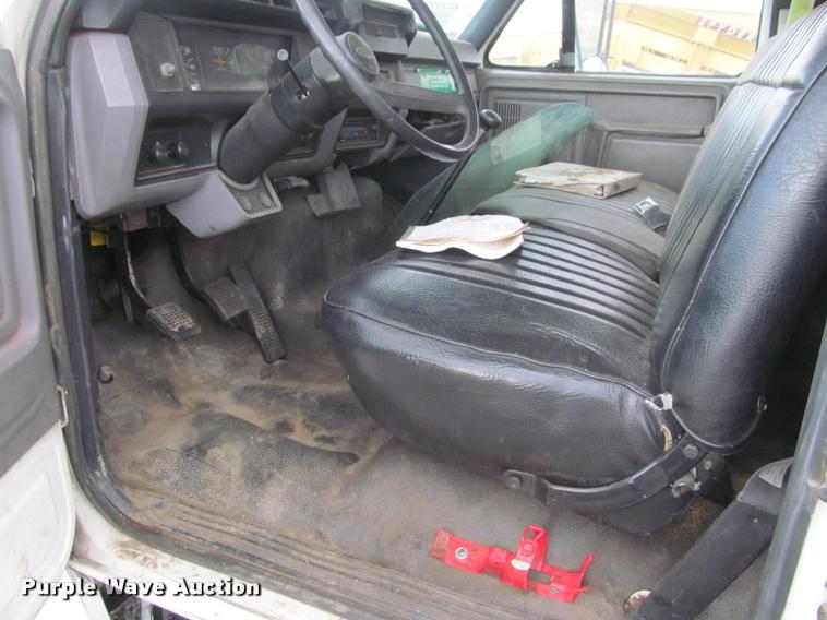 image for item K3982 1997 Ford F800 bucket truck