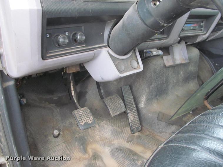 image for item K3982 1997 Ford F800 bucket truck