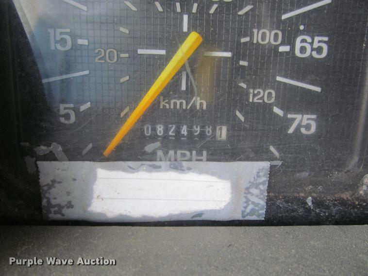 image for item K3982 1997 Ford F800 bucket truck