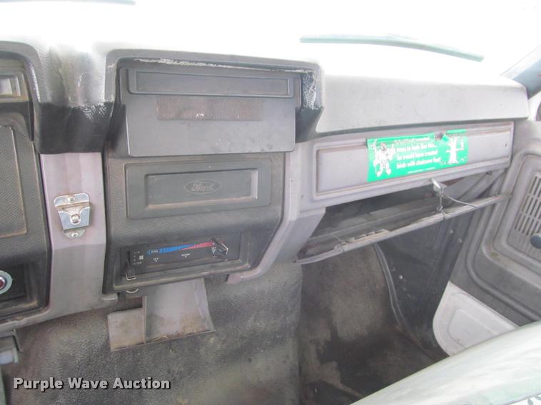 image for item K3982 1997 Ford F800 bucket truck