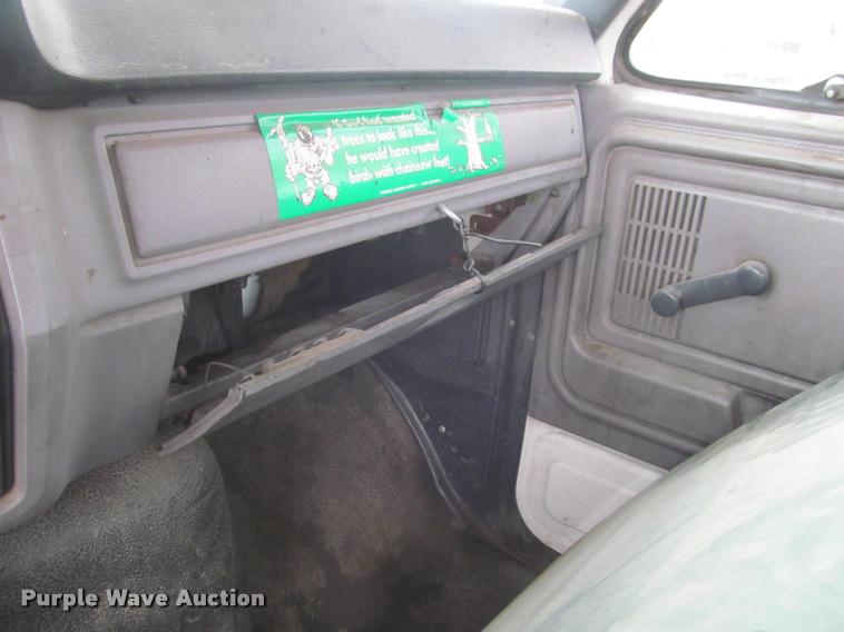 image for item K3982 1997 Ford F800 bucket truck