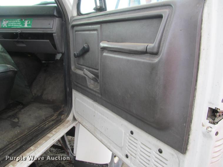 image for item K3982 1997 Ford F800 bucket truck