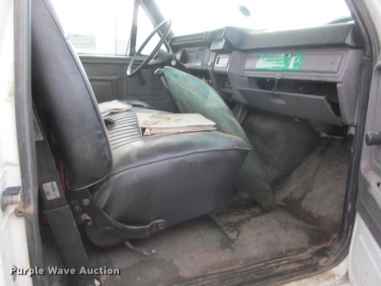 image for item K3982 1997 Ford F800 bucket truck