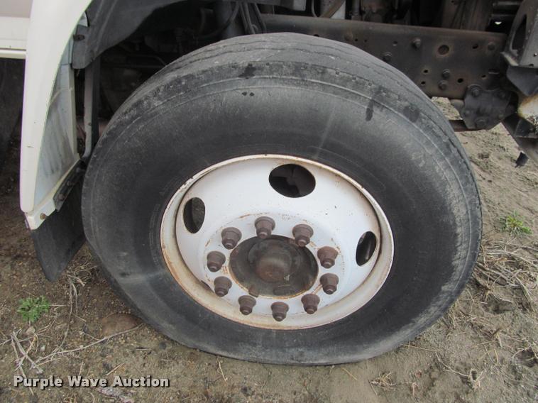 image for item K3982 1997 Ford F800 bucket truck